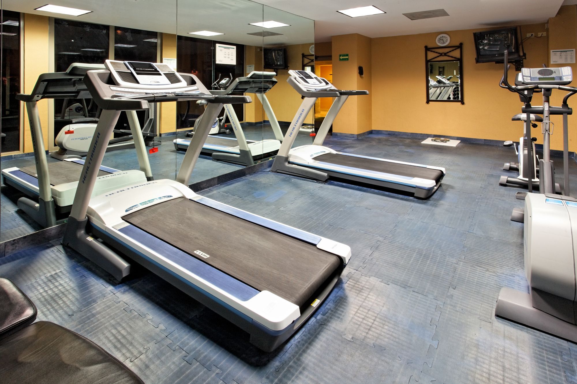 Holiday Inn Reynosa Zona Dorada Ngoại thất bức ảnh